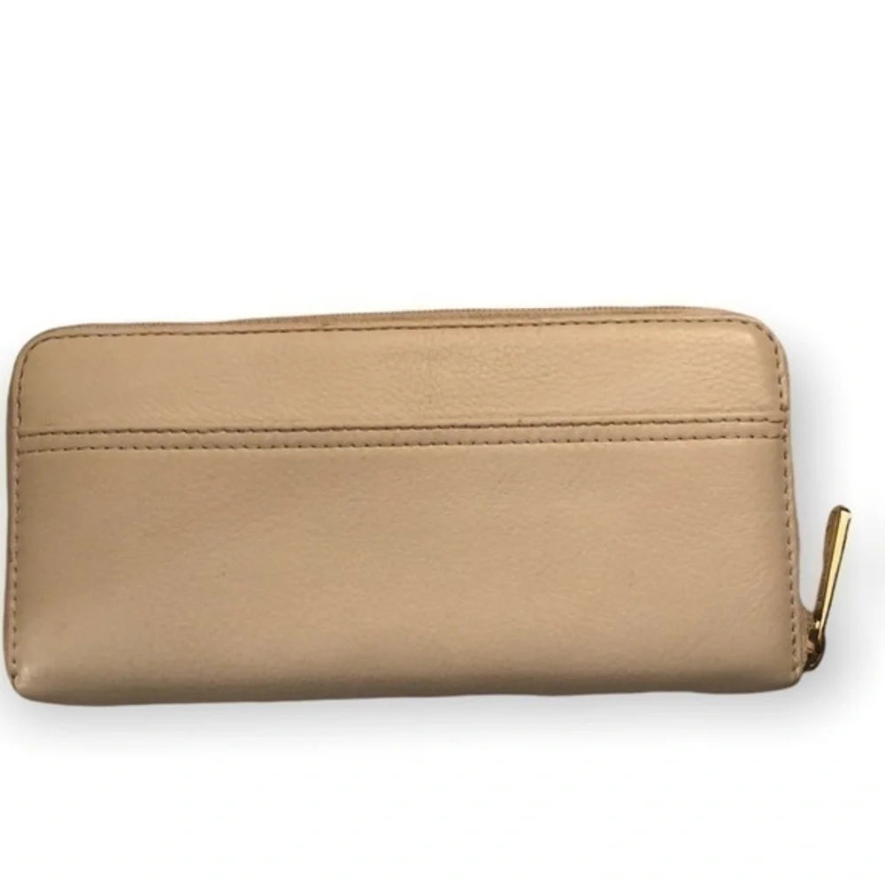 Michael kors creamy white zipper clutch wallet